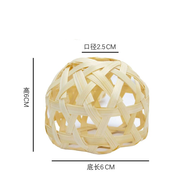 広西の大量の手作りの竹は提灯の小さい提灯の材料を編みます。|undefined