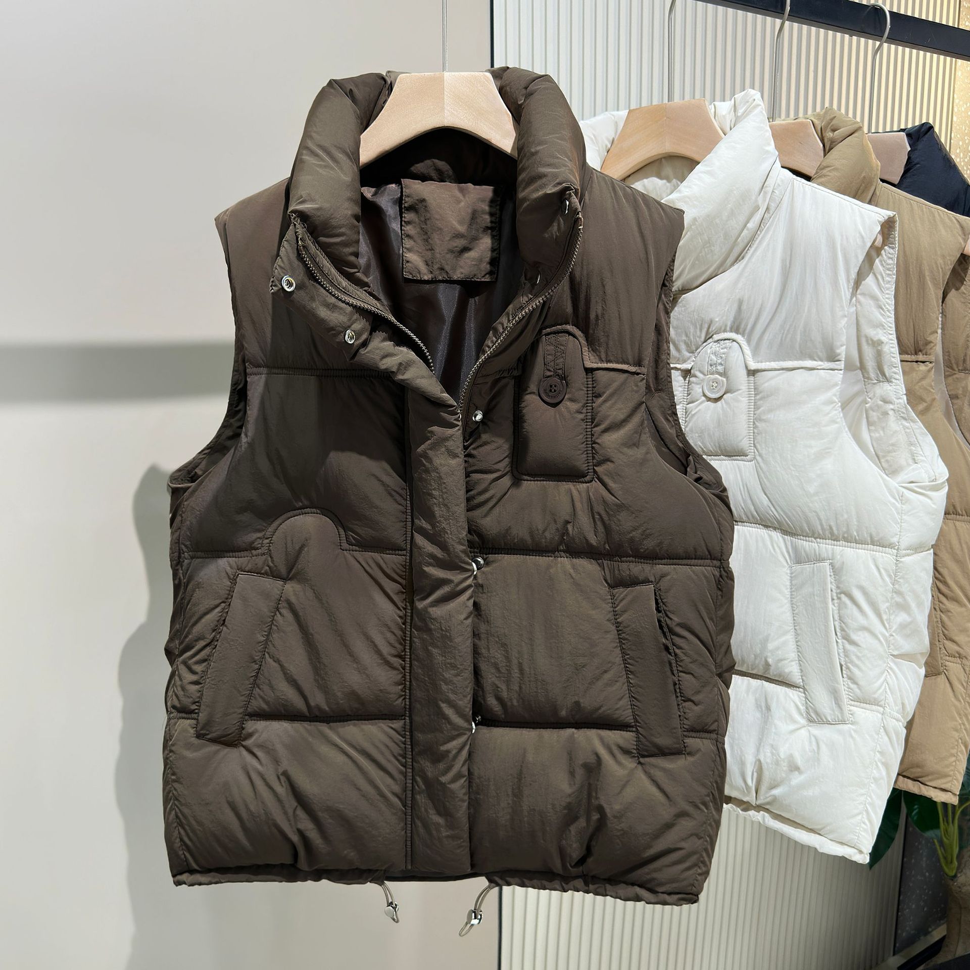 Demi-season vest