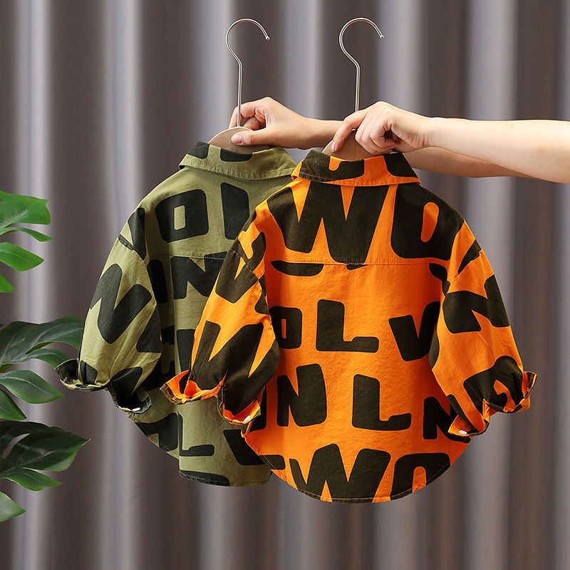 Camisa de los muchachos de manga larga primavera y otoño 2023 nuevo medio y niños grandes guapo carta cardigan delgada capa de Otoño de moda superior