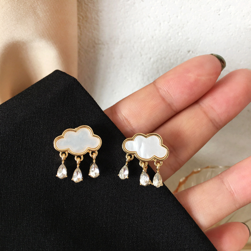 Japan And South Korea Fashion Earrings Cloud Raindrops Pendant Rhinestone Resin Stud Earrings Wholesale display picture 7