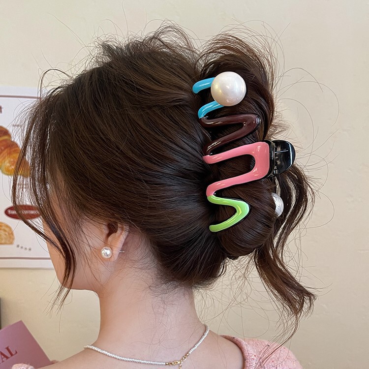 女性用のキュートでかわいいクマのヘアクリップ、2025年の新しいハイエンドのサメのヘアクリップ、後頭部のヘアクリップ、ヘアクリップ|undefined