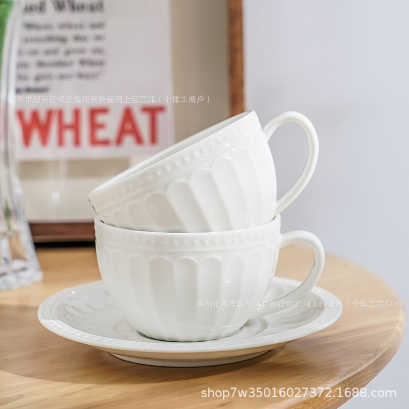 Juego de tazas y platillos de café de hotel Taza de cerámica blanca pura simple Taza de té de la mañana Juego de té de la tarde Taza de desayuno Taza de té con flores