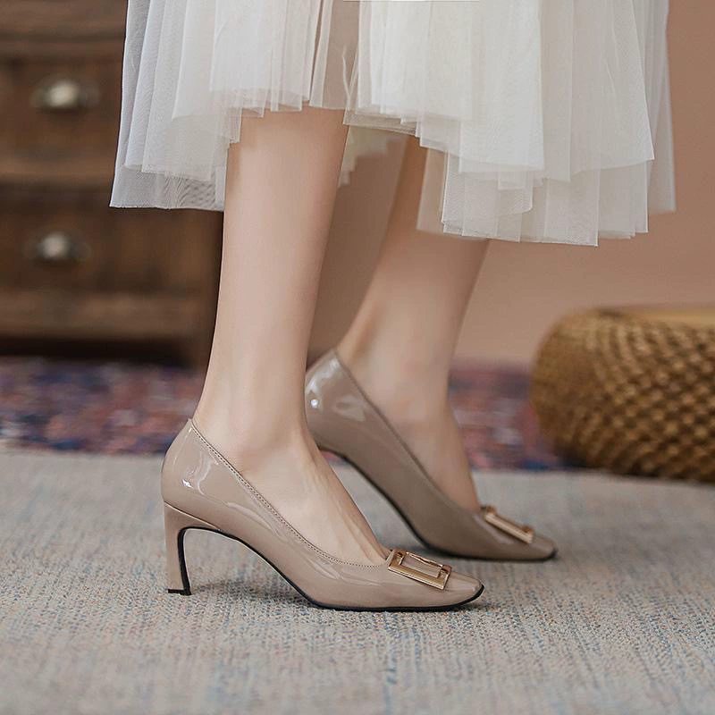 Слон серая квадратная пряжка на высоких каблуках на высоком каблуке нежный с юбкой