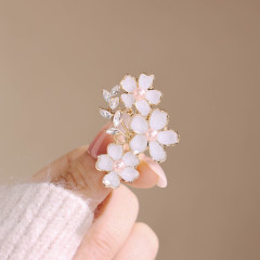 新しい中国式の花の真珠のブローチの高級な女性の気質の優雅なピンのオーバーのスーツのボタンの胸の花の装飾