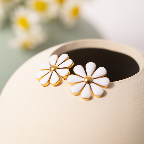 Euramerican Cross-border Summer 18k Gold Stainless Steel Eight-Petal Daisy White Oil Drip Earrings Decorative Accessories
