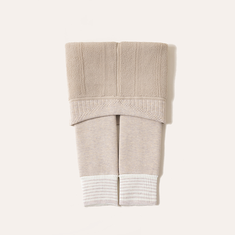 女の子の一体の毛の底のズボンとベルベットの厚い秋冬の大きい子供の縦の条のズボンの靴下の赤ちゃんの厚い毛の外は洋風を着ます。