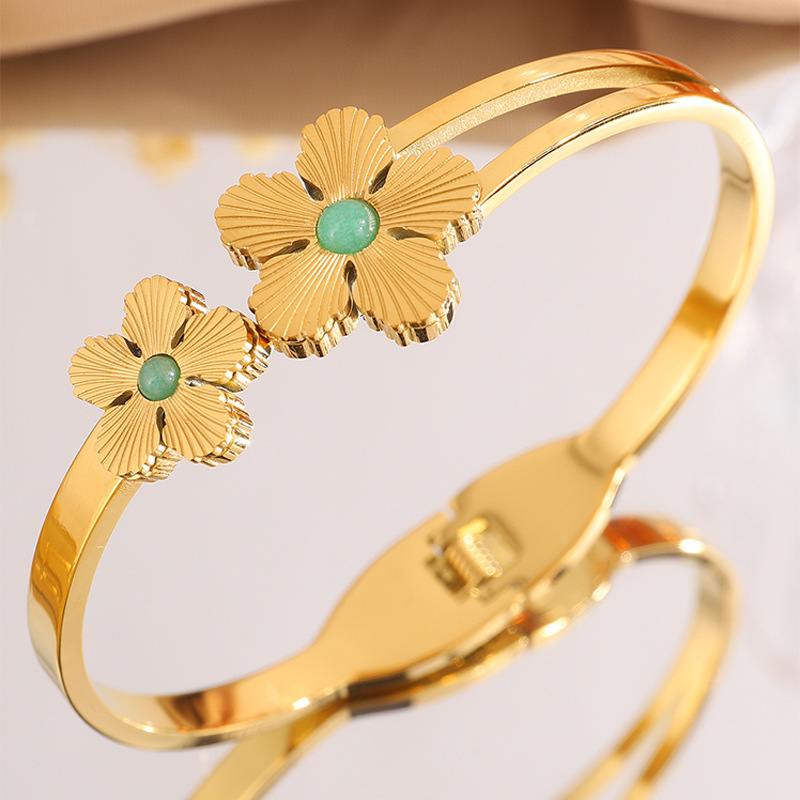 Brazalete de acero de titanio para mujeres de alta calidad de cinco pétalos de piedra turquesa incrustado pulsera de apertura elástica no se desvanece brazalete de estilo europeo