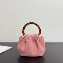 小香家2026新款复古麂皮菱格手拿包树脂圆环手柄中高级感小包水桶