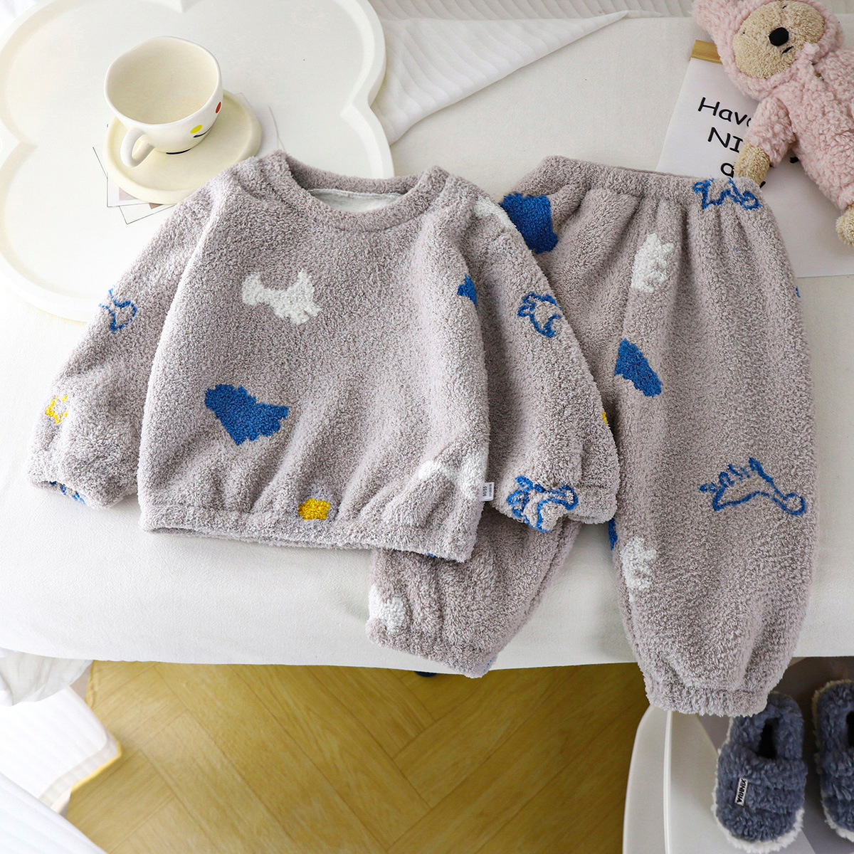 Traje cálido para niños nuevo invierno y otoño bebé más terciopelo engrosamiento niñas servicio a domicilio pijamas para niños ropa para niños al por mayor