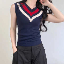 2025针织衫v领背心撞色设计早秋搭配马甲叠穿学院风减龄南油上新~