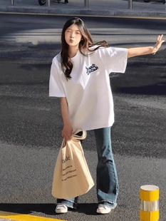 American Retro White Short-Sleeve T-Shirt for Women, Trendy Loose Summer High Street Simple Top with a Unique Design