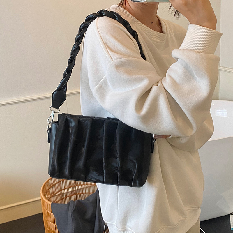 Nuevos productos de verano 2025 pliegues nube pequeña bolsa cuadrada mujer comercio exterior coreano bolsa de axilas de todo fósforo bolsa de mensajero de moda popular