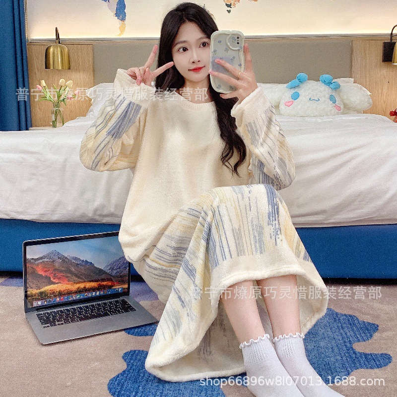 Pijamas de mujeres otoño invierno de franela lindo dibujo animado 2024 nuevo coral de lana gruesa falda cálida ropa para el hogar