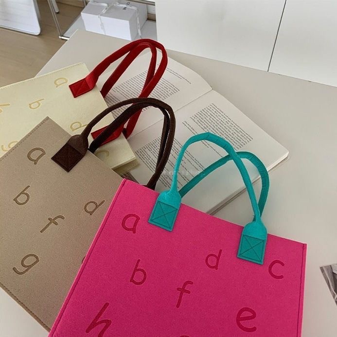 2025 手提毛毡包小红书同款毛毡礼品袋大容量拼色字母毛毡包