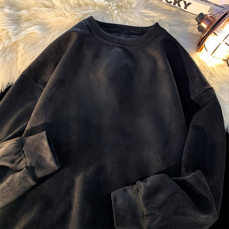Бархатная черная толстовка