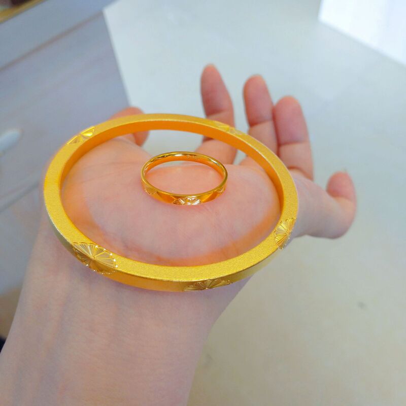 Gold shop with gold color carved daisy bracelet ring suit women's niche light luxury high-end fashion jewelry