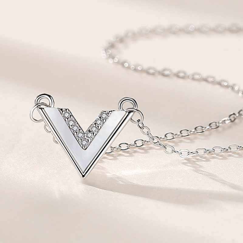 S925 plata esterlina letra V collar con diamantes de estilo europeo y americano simple moda temperamento transfronterizo clavícula cadena al por mayor