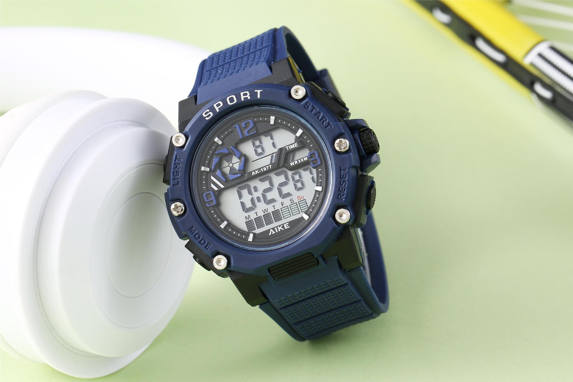 Nuevo hombre al aire libre reloj electrónico de montaña para estudiantes de secundaria y secundaria multifuncional impermeable reloj electrónico de alarma de luz nocturna