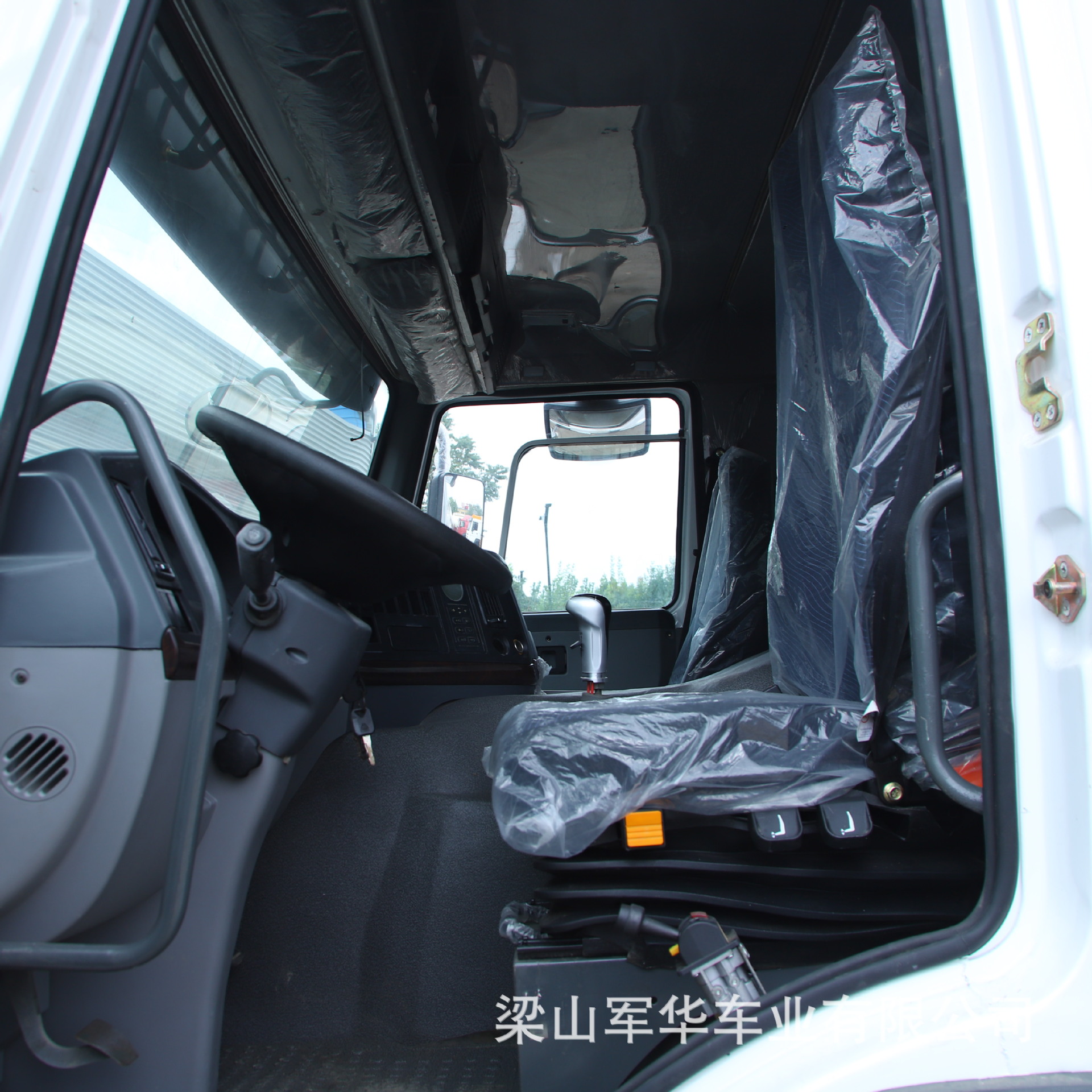 Export model: Sinotruk HOWO 6x4 dump truck, HOWO/dump truck, 375 horsepower sand and gravel transport vehicle