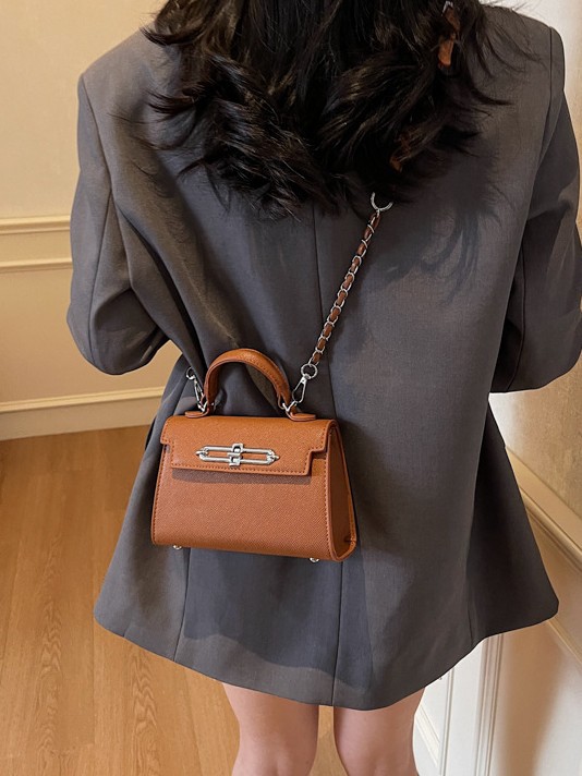 Kelly Bag femenino 2025 nuevo bolso femenino de cadena salvaje moda europea y americana de alta gama bandolera pequeño bolso cuadrado