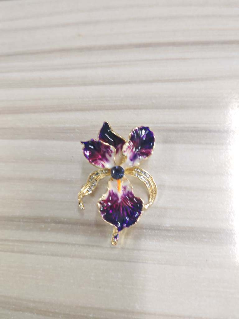 Cross-Border French Light Luxury Enamel Iris Brooch for Women, High-End Floral Pin with Micro-Inlaid Zircon Brooch Accessory