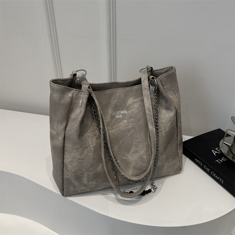 Large Capacity Bag Women's 2024 New Fashionable Class College Student Shoulder Bag Texturing Chain Women's Commuter Tote Bag