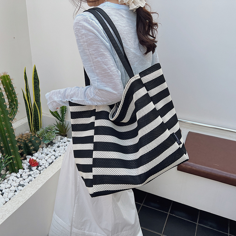 Bolso de vacaciones junto al mar 2025 nuevo bolso femenino de playa bolso de color de contraste a rayas bolso de hombro de punto de gran capacidad