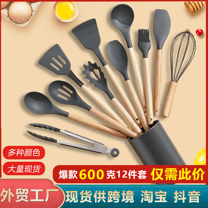 Ventas transfronterizas calientes de mango de madera de cocina de silicona 12 piezas de conjunto de herramientas de cocina resistentes a altas temperaturas de silicona cinta de almacenamiento barril