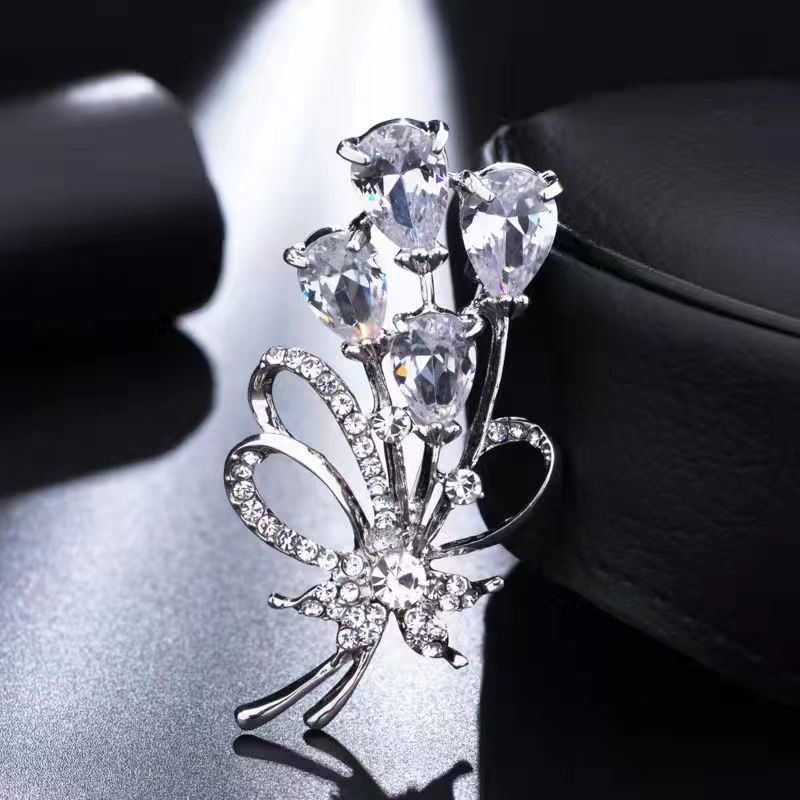 Broche de luxe en cristal léger haut de gamme pour femme, simple et tendance, accessoire de mode, broche en perles en gros_voghion.com