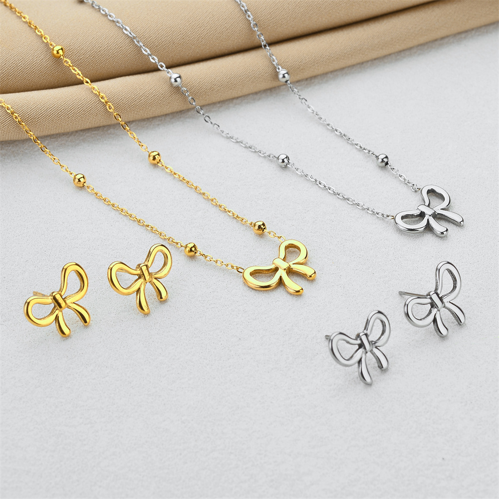 Colgante de arco dulce clásico colgante de acero de titanio de cuerpo completo para mujeres no se desvanece nicho ligero lujo sensación accesorio cadena clavícula