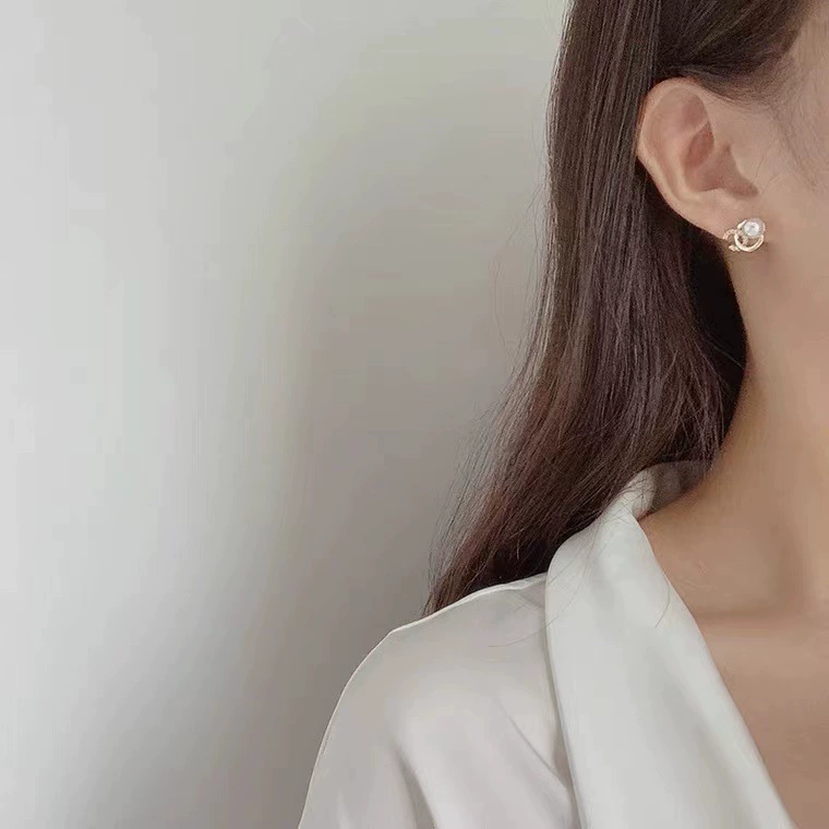 Серебряная игла, маленькие модные серьги, образец серебра 925, стиль Chanel, простой и элегантный дизайн, интернет-знаменитость