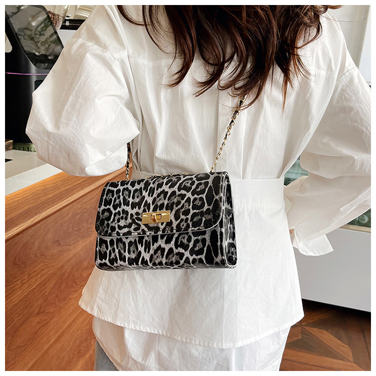 Daily Occasion Women's Small Pu Leather Leopard Streetwear Sewing Thread Square Flip Cover Shoulder Bag