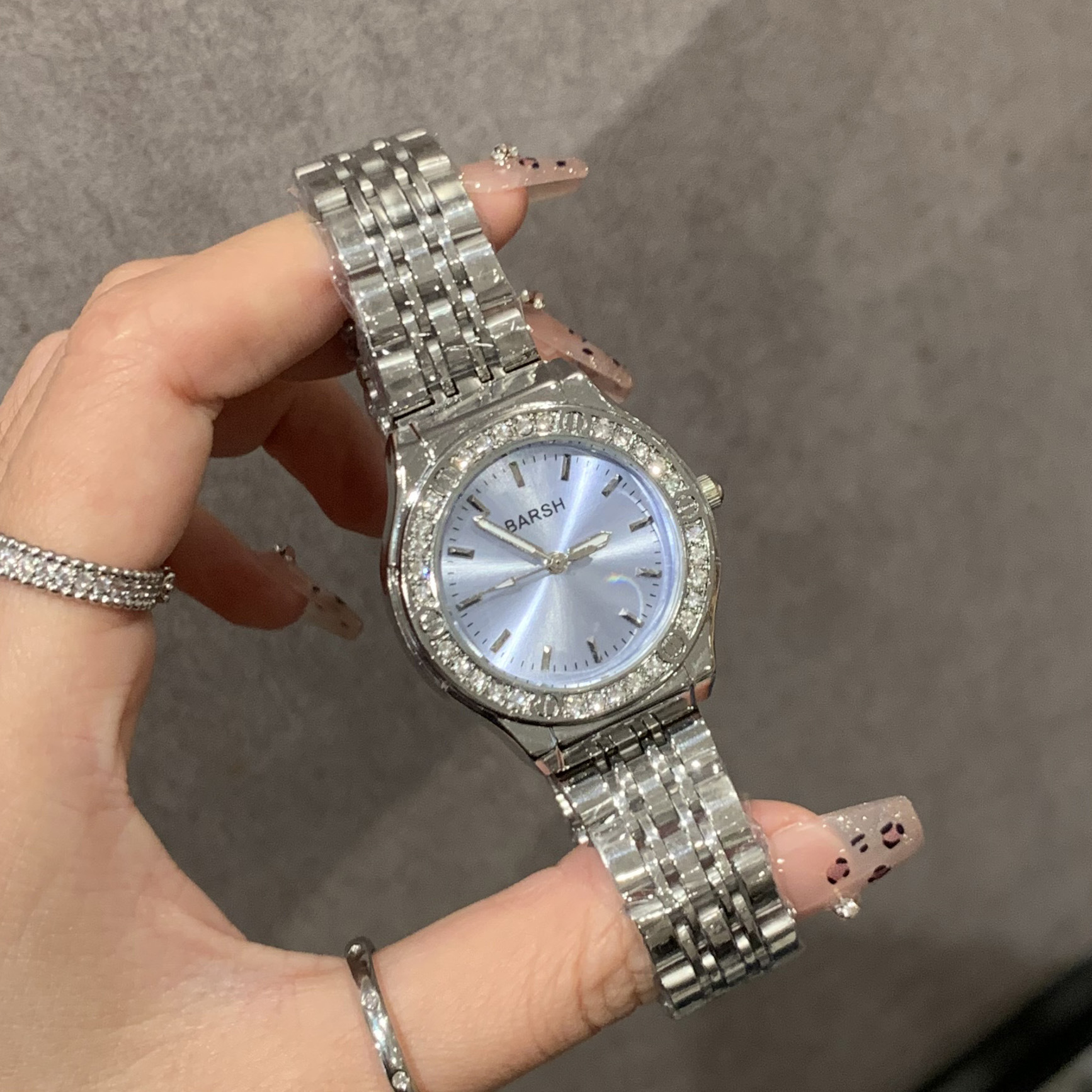 New Minimalist Elegant Lightweight Luxury Fashion Women's Watch with Diamond-Embedded Steel Band High-Grade Appearance Direct Factory Sales Hot-Selling Model