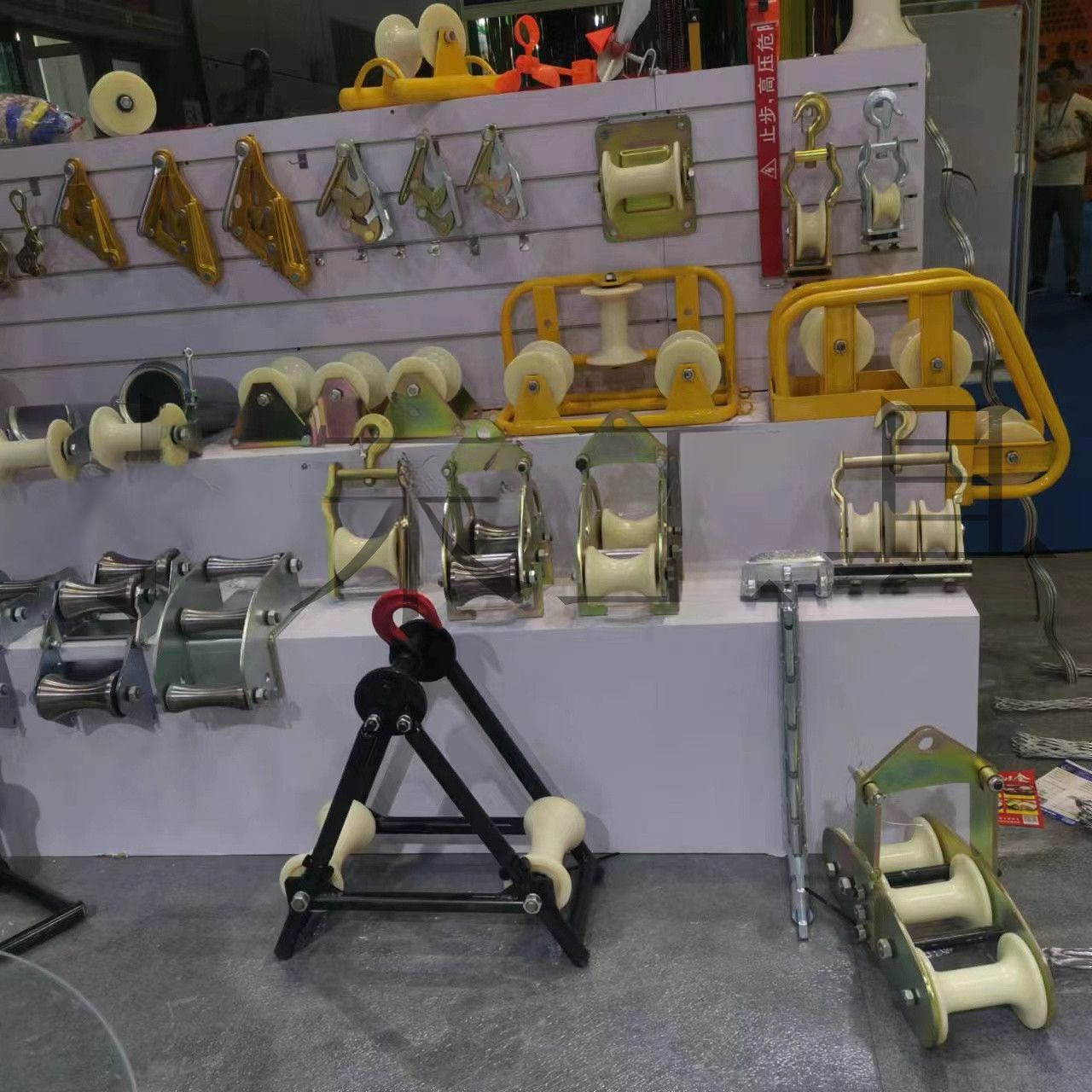 电缆放线滑轮转角直跑三联井口加厚管口桥架平板钢轮大弯地缆滑车