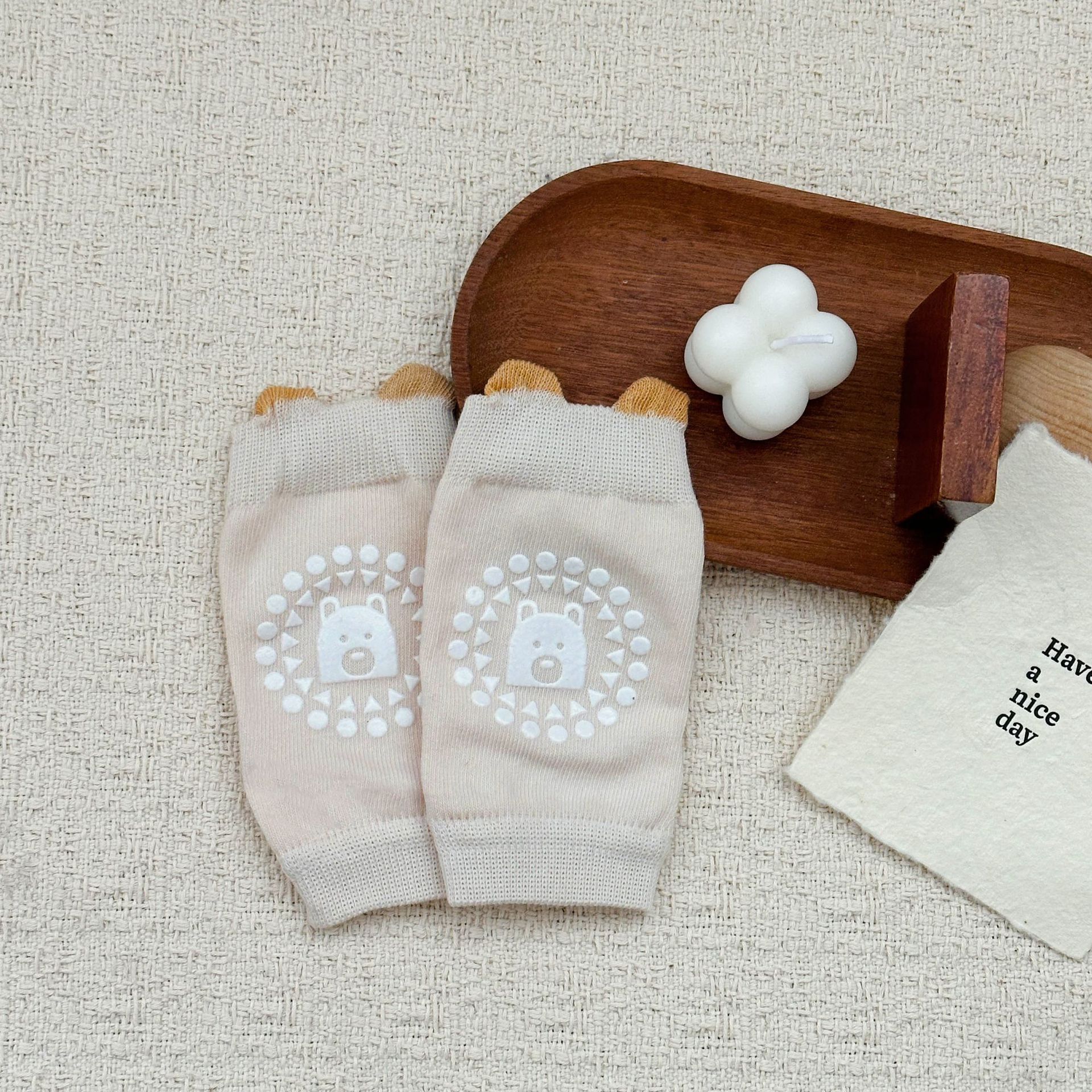 Rodillas para bebés, bebés que se arrastran en verano, bebés delgados de un año, 6 de noviembre y diciembre para aprender a caminar, aire acondicionado anti-caída, anti-deslizante