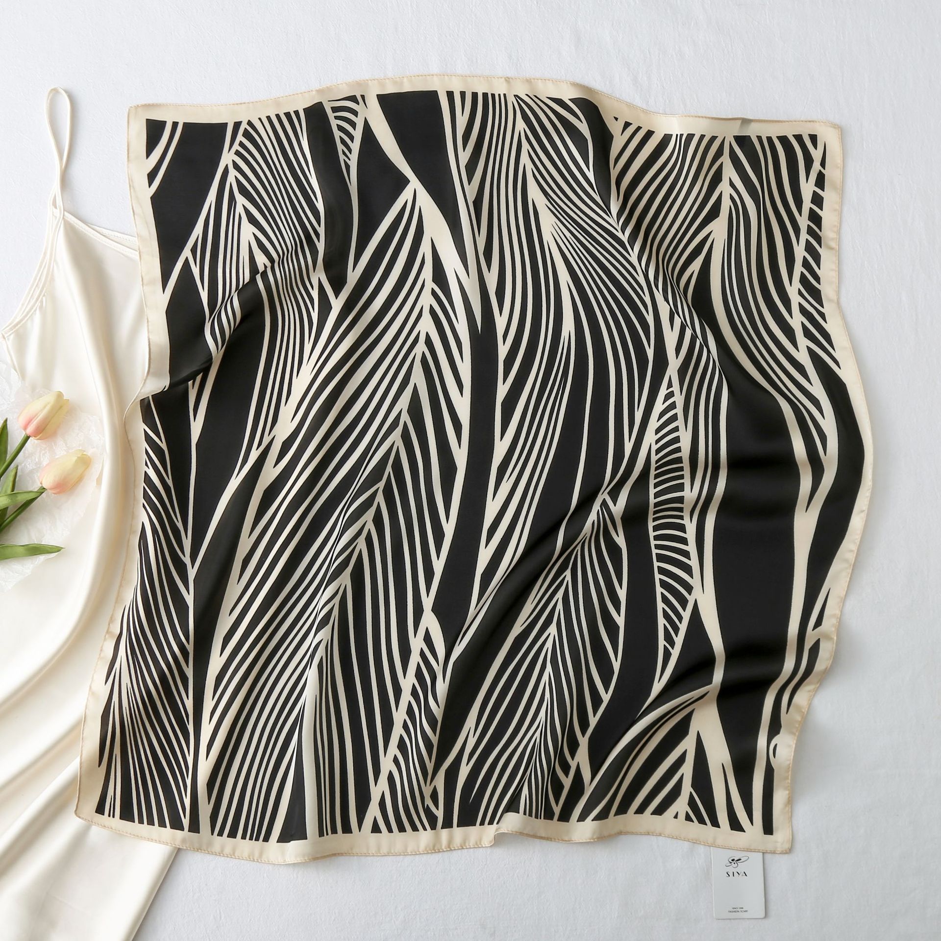 70 bufandas cuadradas de seda de mujeres coreanas estriadas camisas de impresión trajes bufandas profesionales de moda bolsas de pañuelo correa de pelo