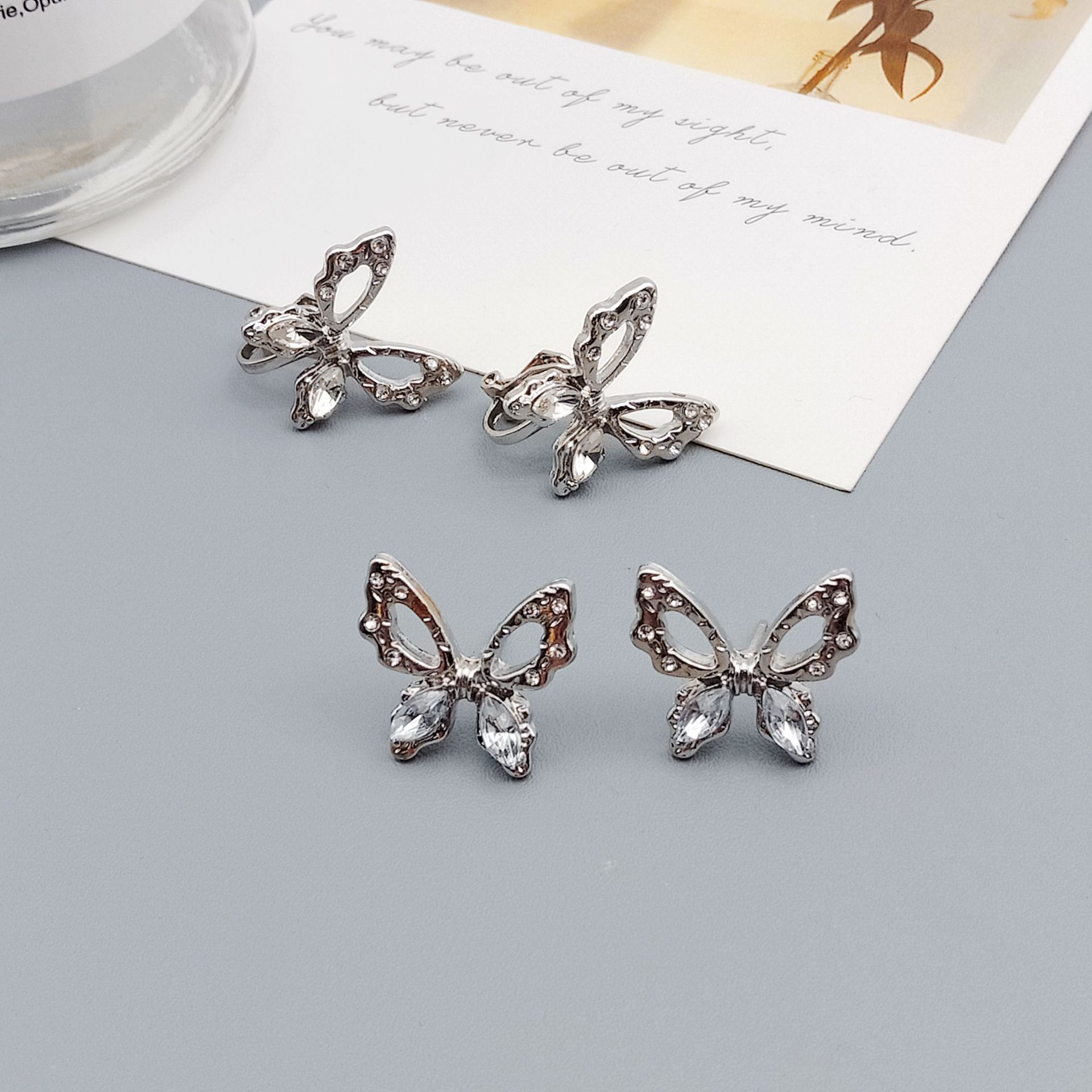 1 Pair Simple Style Butterfly Alloy Inlay Rhinestones Women's Ear Clips Ear Studs display picture 1