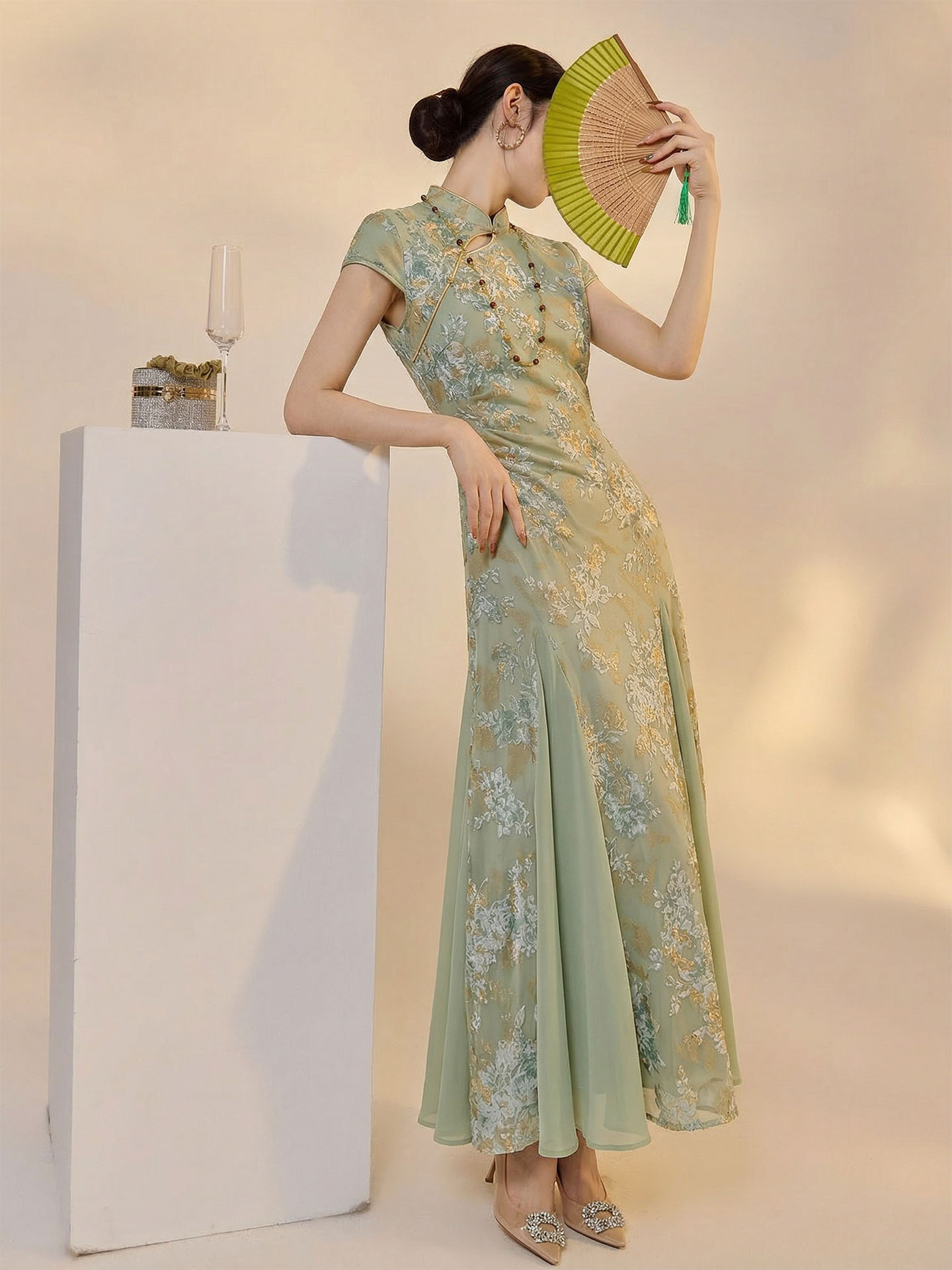 Váy sườn xám cổ đứng họa tiết jacquard chạm rỗng phong cách Tân Trung Hoa mùa hè — Xanh lá cây nhạtcolor