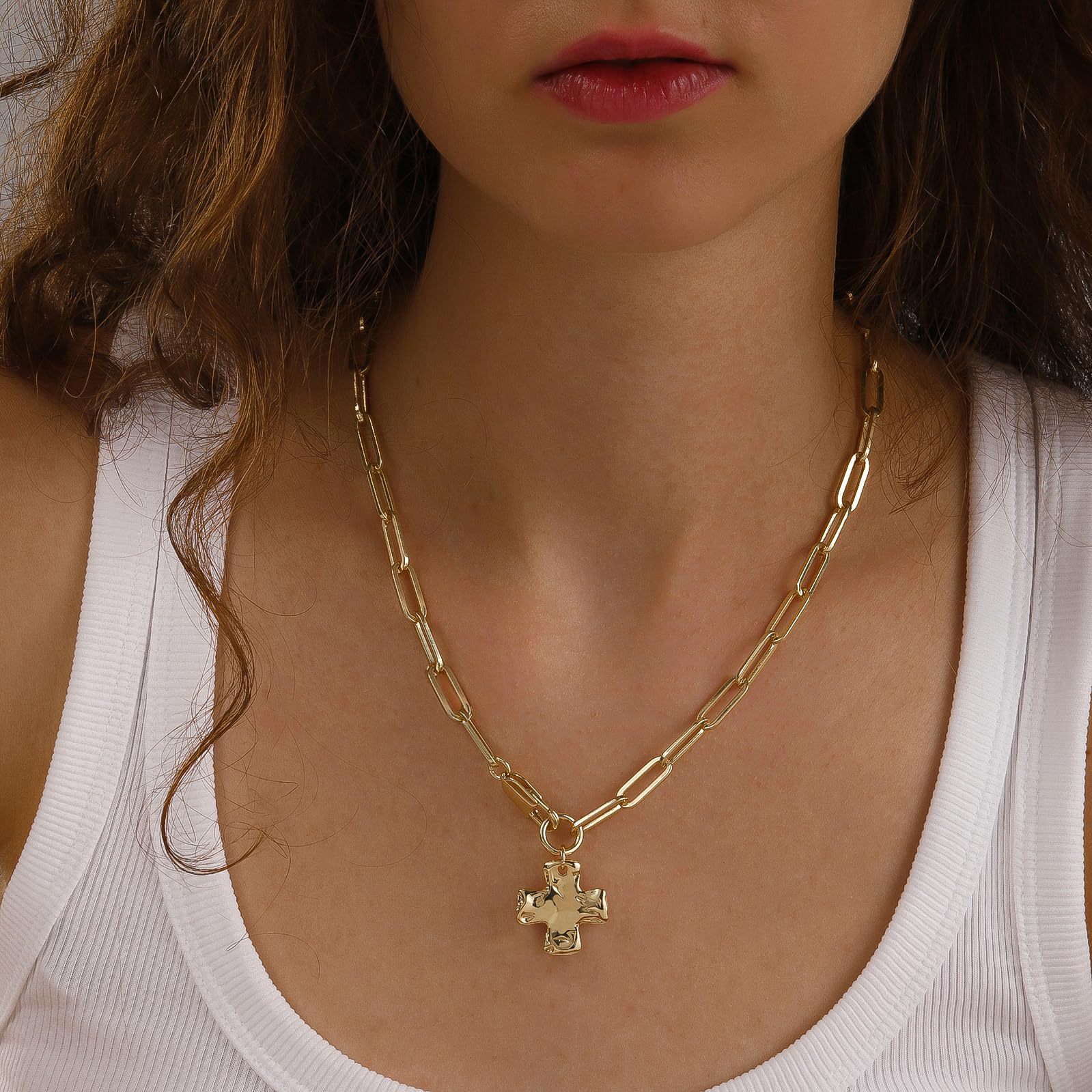 Exaggerated Paperclip Chain Necklace With Cross Clasp Gold Tone_voghion.com
