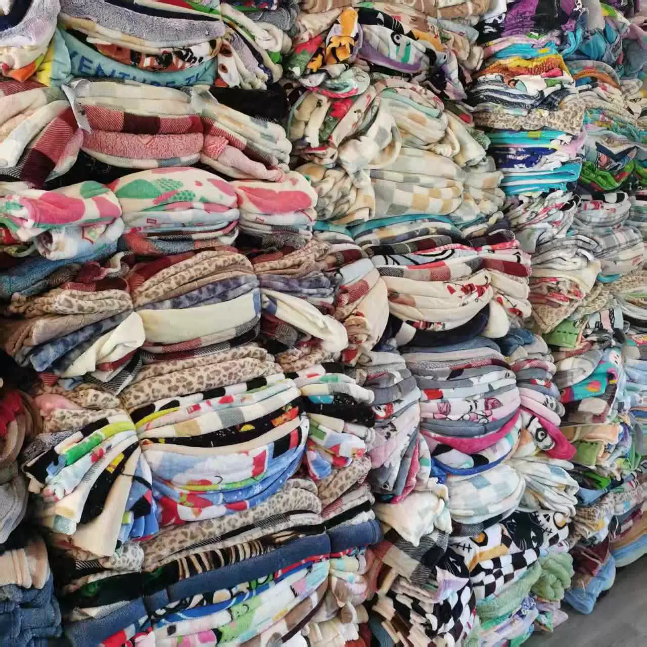 珊瑚绒毛毯小猫小狗宠物毯库存礼品毯清仓尾货处理小毯子供货包邮