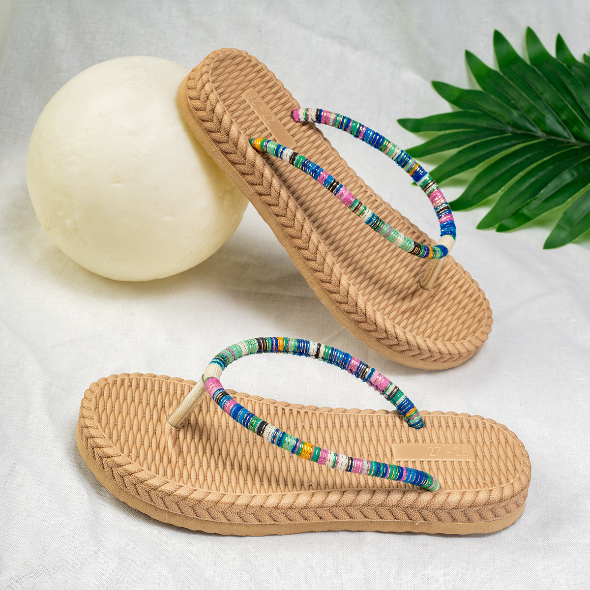 Zapatillas frías transfronterizas para niñas en verano de 2024 nuevas niñas europeas y estadounidenses de comercio exterior chinchillas de moda