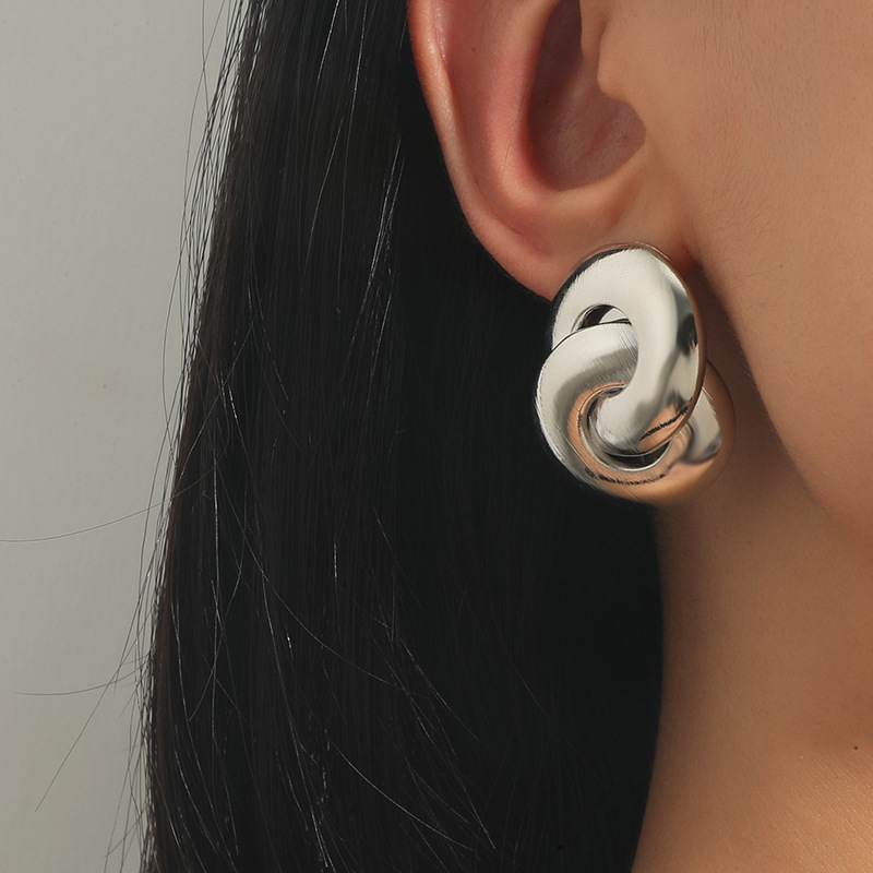 Korean metal circle interlocking geometric earringspicture1