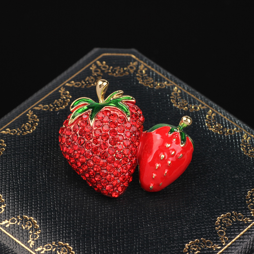 16g Weight Brooches Classification Holiday, Daily Occasion Rhinestone Material Strawberry Pattern All Seasons Season Women's Gender Plating Design Retro, Shiny Style Retro Shiny Pin Strawberry Rhinestone Plating Women's Brooches 7