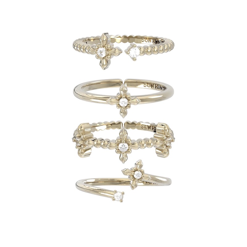 Sanheng Jewelry's Popular Item "Iris Key" Titanium Gold Four-Flower Ring Set with a French Vintage Design Sanheng Jewelry's Popular Item "Iris Key" Titanium Gold Four-Flower Ring Set with a French Vintage Design