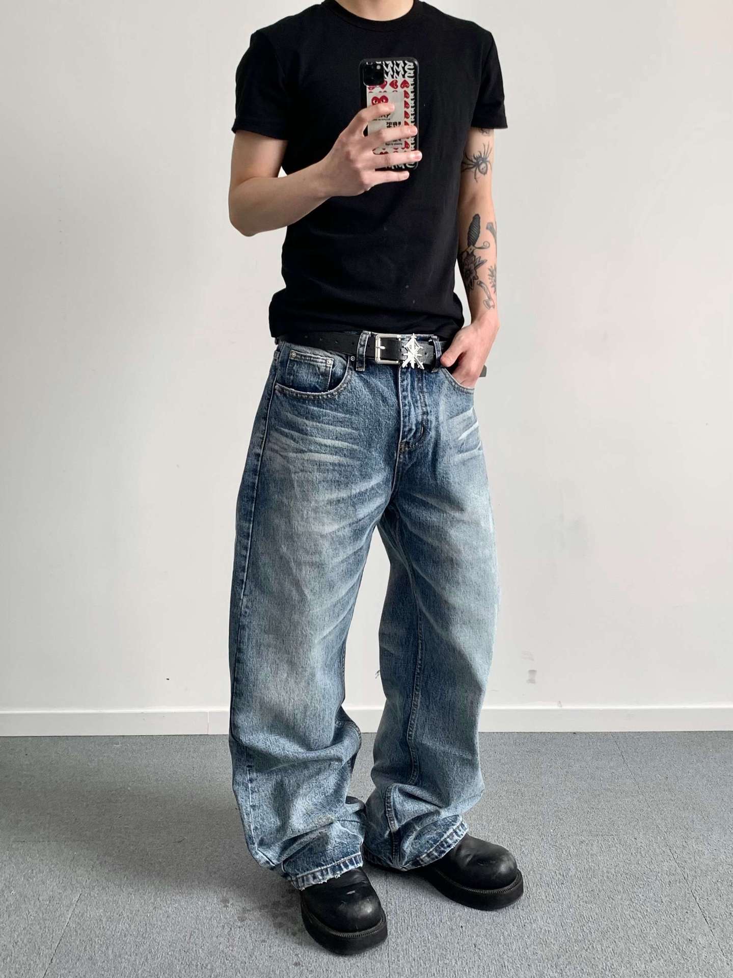 EMEメンズ牛王シリーズ夏水洗い立体郭形自然猫須垂感は古いアーチ形のジーンズを作ります。