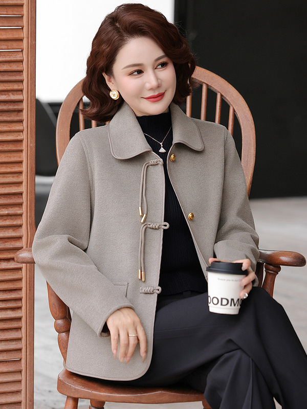俏雅莹2025秋季中老年女装双面呢50-60岁妈妈装翻领气质纯色外套|undefined
