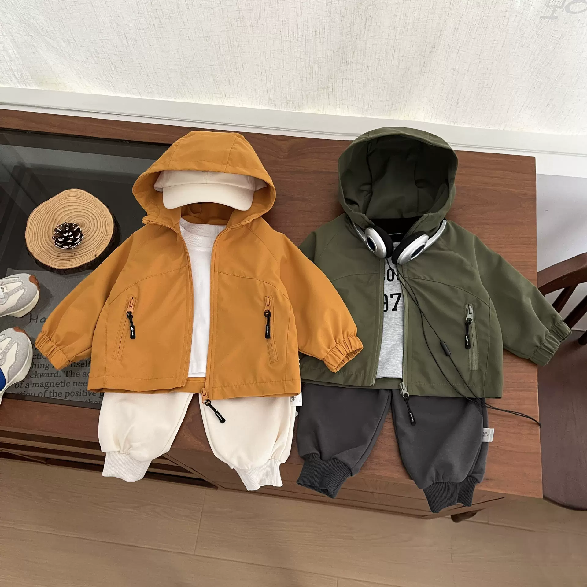 帅气宝宝外套秋冬新款洋气小男孩户外休闲连帽冲锋衣儿童防风衣服