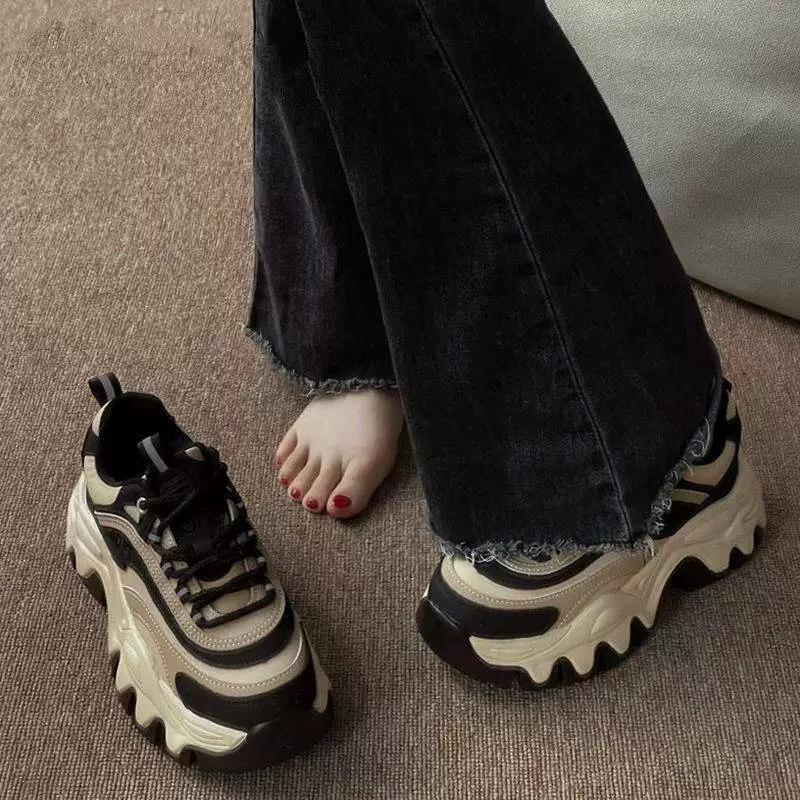 Стильные модные женские кроссовки-дад-шоу, утягивающие, весна-осень 2025, новые женские повседневные спортивные кроссовки на толстой платформе.