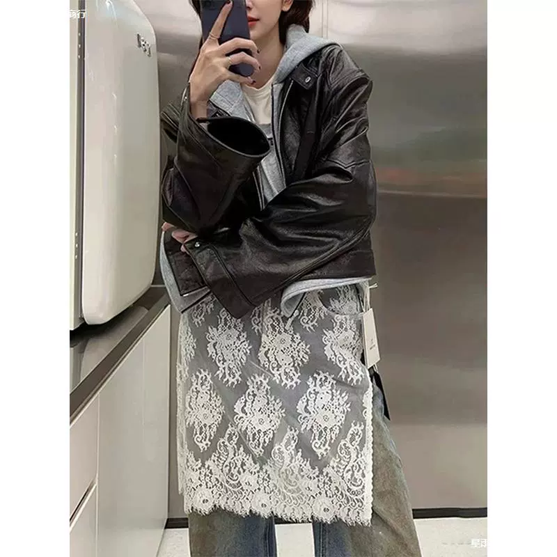 Дизайнерские женские джинсы-клеш с кружевными вставками, имитация двухслойности, потертый эффект, ранняя осень 2024 года