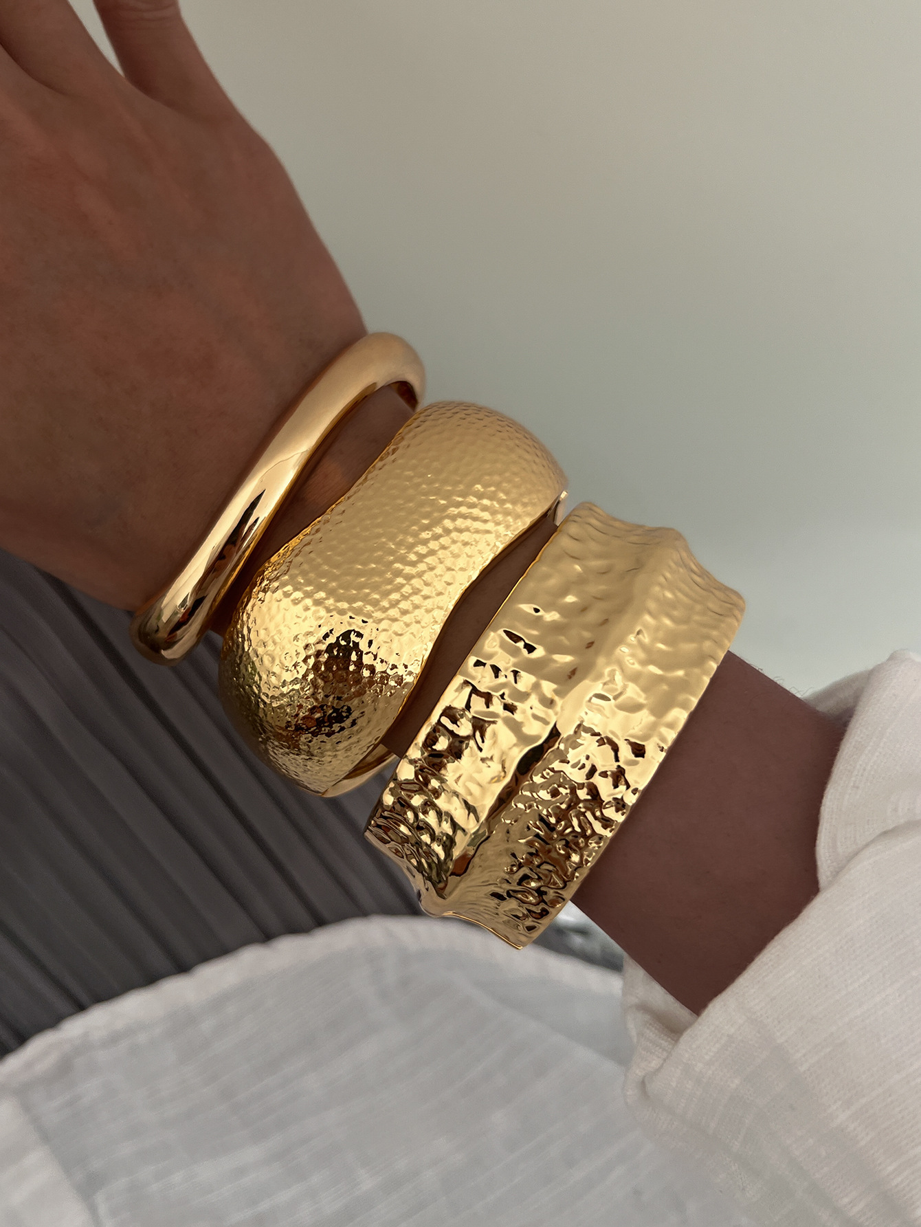 35g Weight Bangle Classification Alloy Chain Material 1 Piece Quantity Daily Occasion Alloy Material Irregular, Solid Color Pattern All Seasons Season Women's Gender Hip-Hop, Exaggerated, Simple Style Style Hammered, Plating Craft Hip-Hop Exaggerated Simple Style Irregular Solid Color Alloy Bangles Wholesale 7
